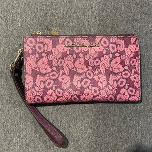 Michael kors wristlet wallet